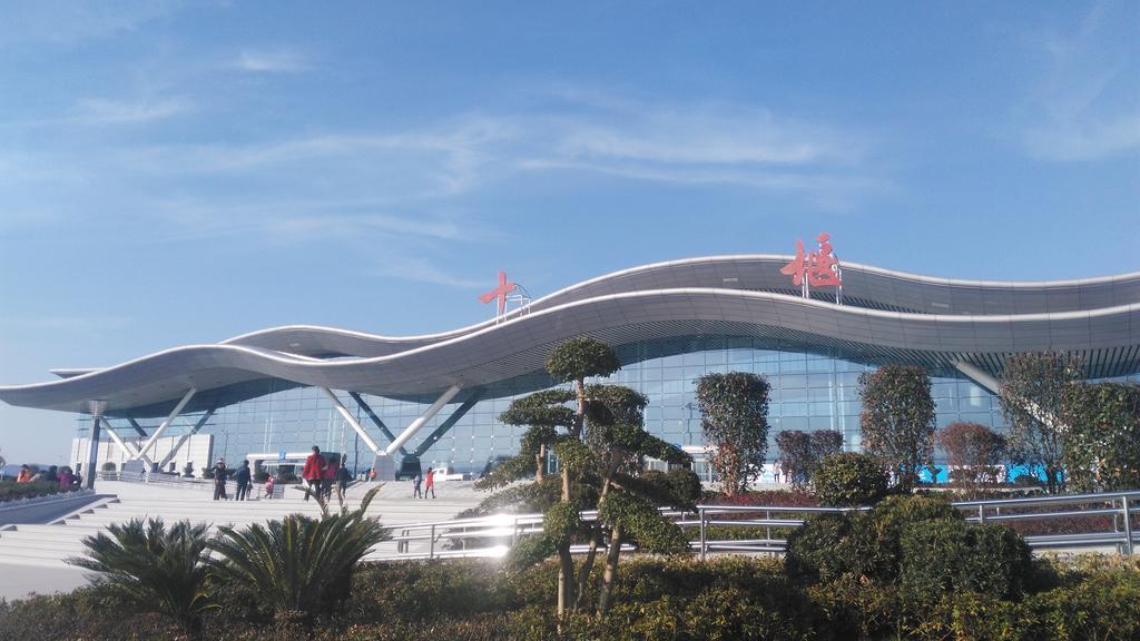 Wudangshan Yinjie Holiday Hotel Danjiangkou Екстериор снимка