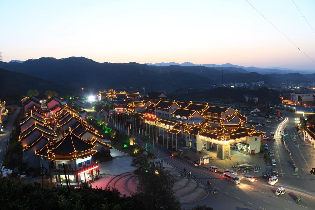 Wudangshan Yinjie Holiday Hotel Danjiangkou Екстериор снимка