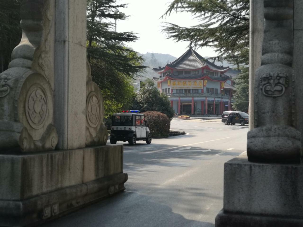 Wudangshan Yinjie Holiday Hotel Danjiangkou Екстериор снимка